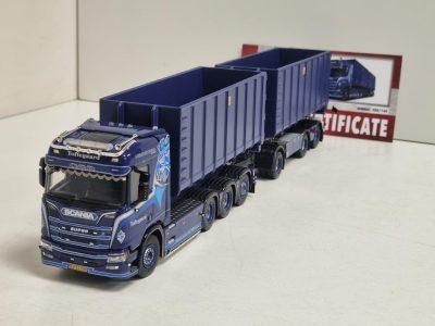 WSI SCANIA R nextgen 8X4 RIGED DRAWBAR TRUCK van TOFTEGAARD uit DENEMARKEN WITH HOOKLIFT SYSTEM + HOOKLIFT CONTAINER 40M3