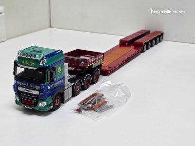 WSI DAF XF 8x4 van ALLELYS uit ENGELAND met EURO PX LOW LOADER - 5 AXLE