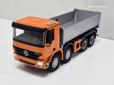 NZG Mercedes Actros 8×4 met 3 zijdige kipper tipper