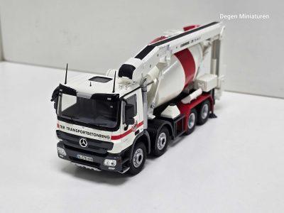 NZG mercedes actros 8x4 met betonmixer en forderband van TBR