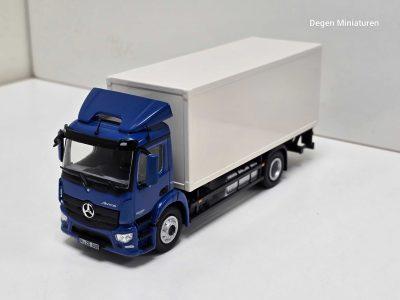 NZG mercedes antos 4x2 bakwagen met laadklep BLAUW