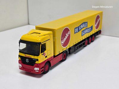 NZG mercedes MP2 van SINALCO met zeiltrailer