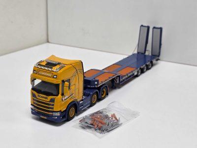 WSI scania R nextgen van POL HOOGWERKERS met 3 asser dieplader