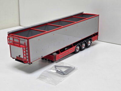 20260919_144614 - Degen Miniaturen Scale model of a red and gray semi-trailer with an open-top cargo bed and multiple compartments, shown on a white surface with small parts in plastic bags nearby