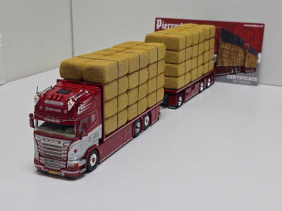 20260919_145212 - Degen Miniaturen Scale-model red Scania truck hauling a trailer loaded with yellow hay bales.